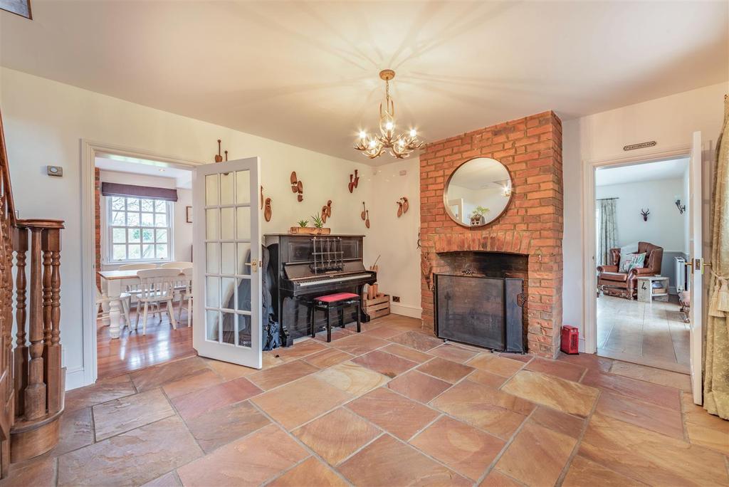 8499723-interior13.jpg