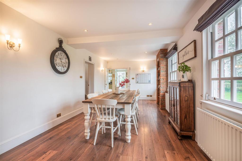 8499723-interior22.jpg