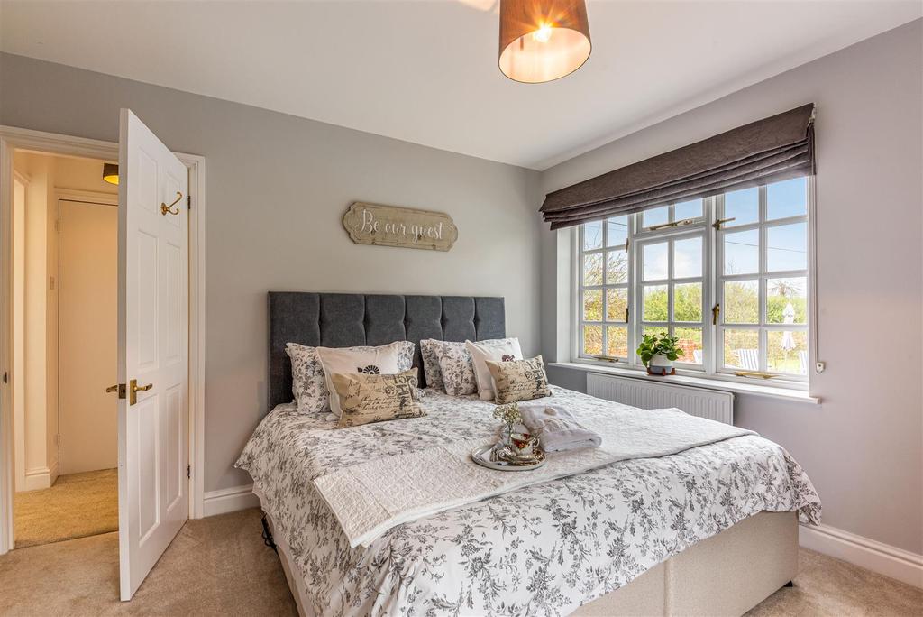 8499723-interior21.jpg