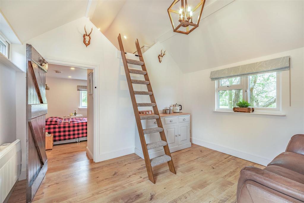 8499723-interior01.jpg