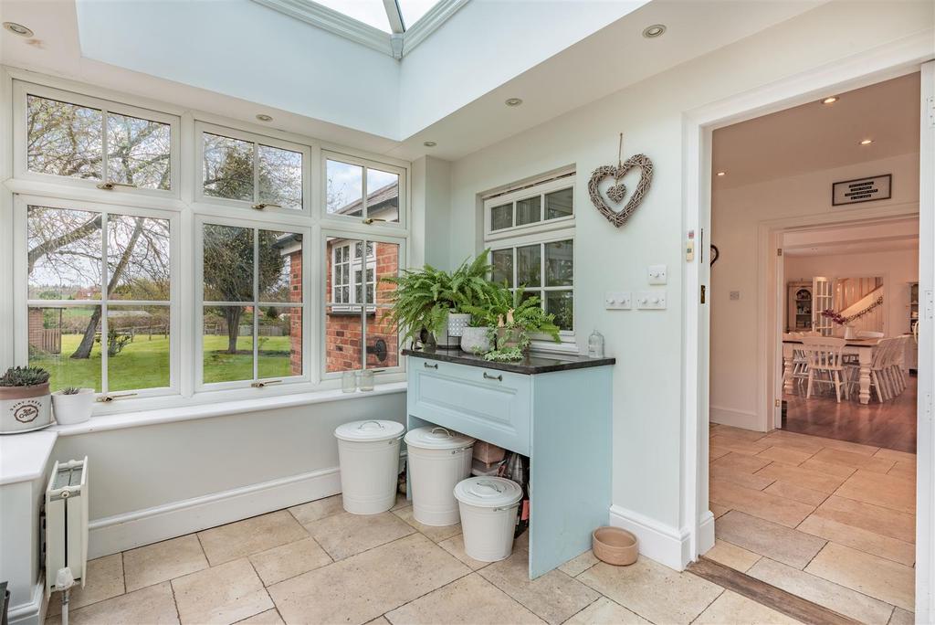 8499723-interior06.jpg