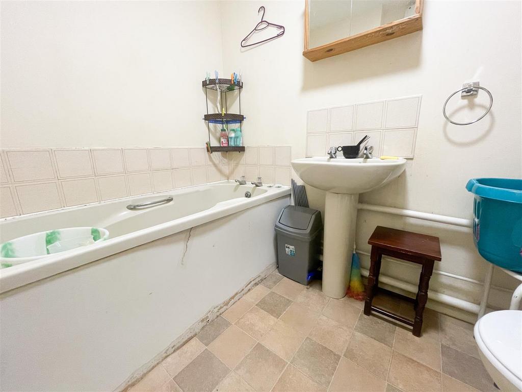 Bathroom.jpg