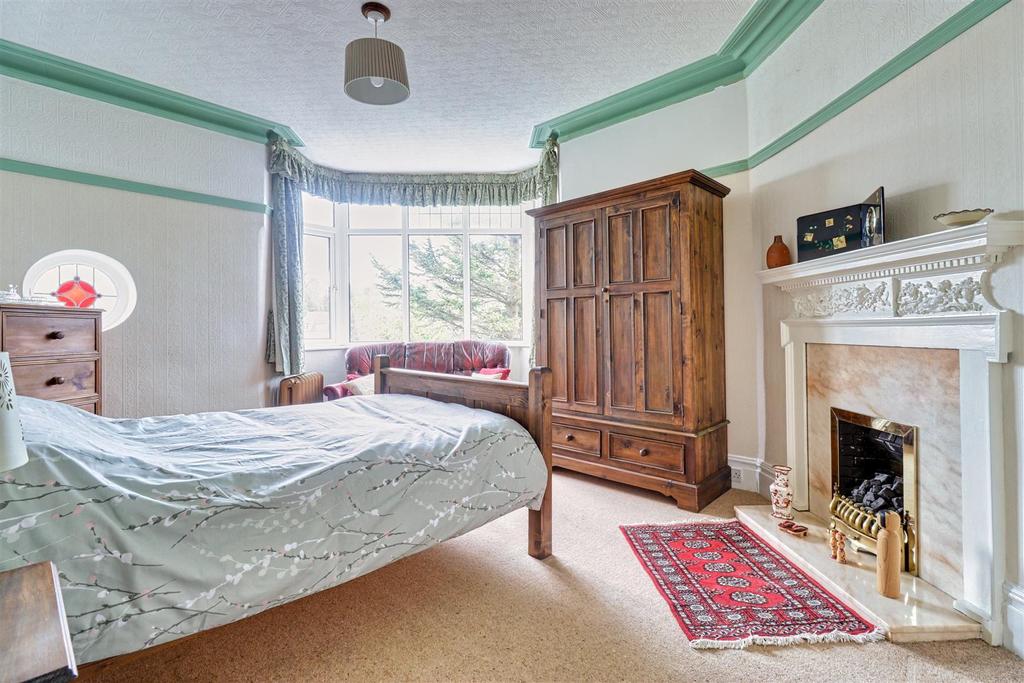Versatile reception room