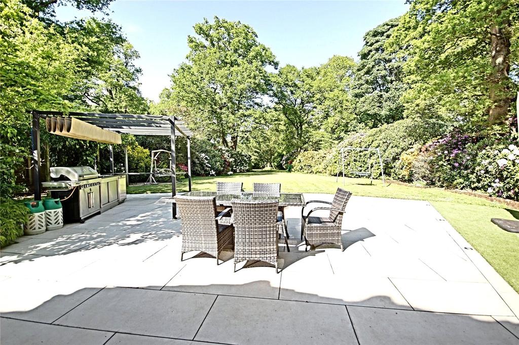Outdoor Kitchen Area