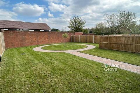 5 Rees Drive, Wombourne, Wolverhampton, WV5 9DR