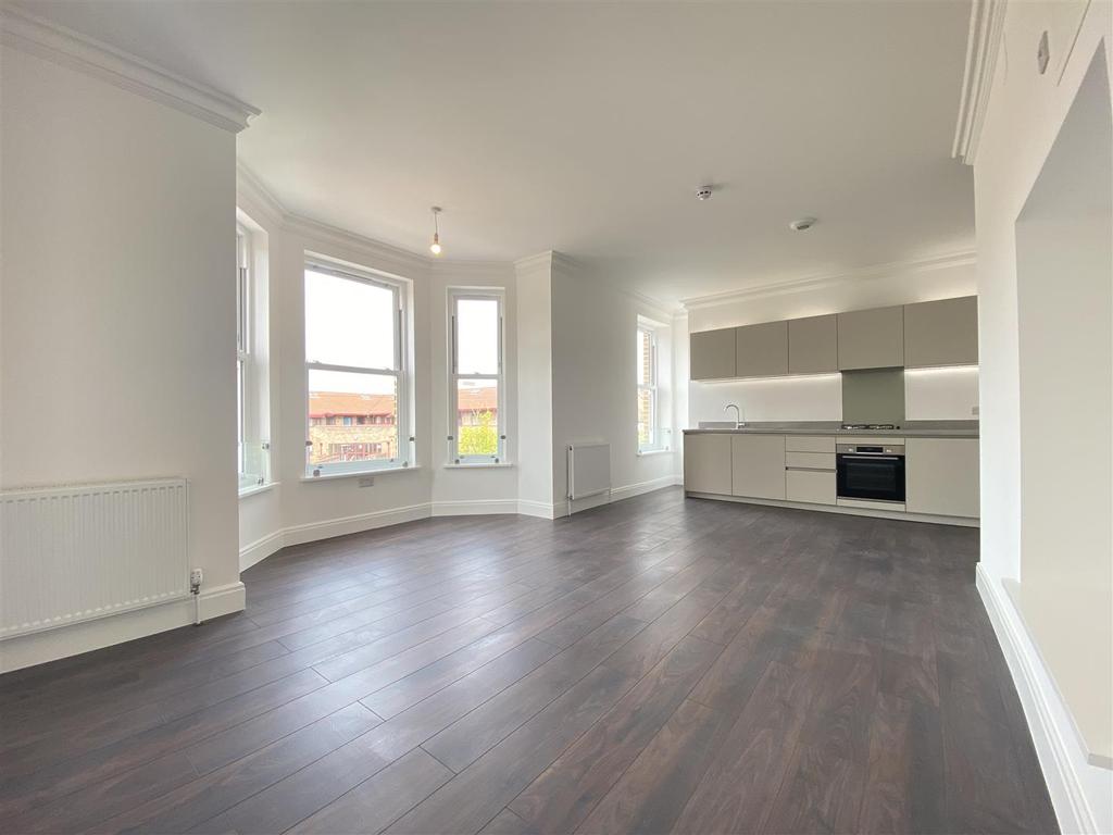 Flat 5, Tynemouth House, N15 4AT 2 bed flat £1,600 pcm (£369 pw)