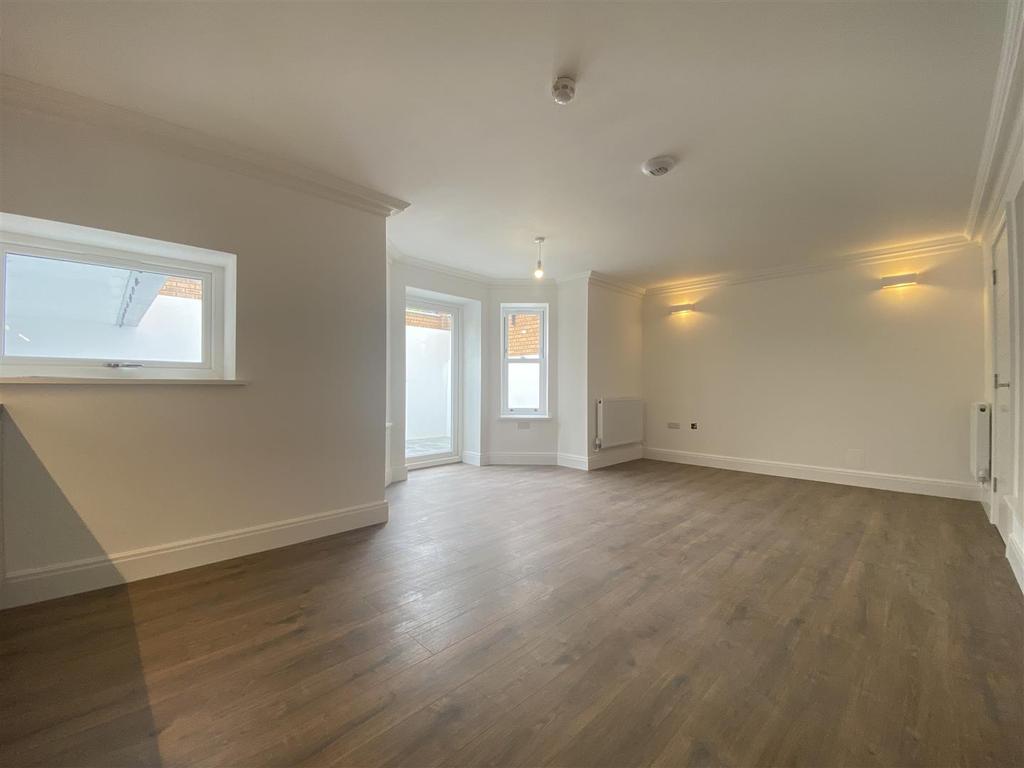 Flat 2, Tynemouth House, N15 4AT 2 bed flat £1,700 pcm (£392 pw)
