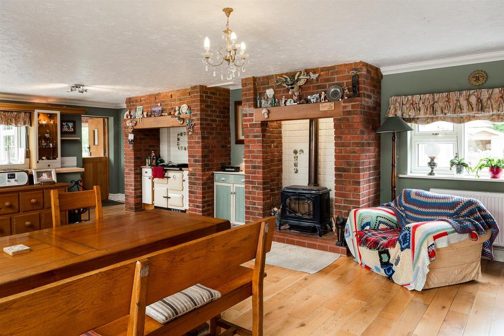 Bridgemere Lane, Hatherton, Nantwich 5 bed detached bungalow £650,000