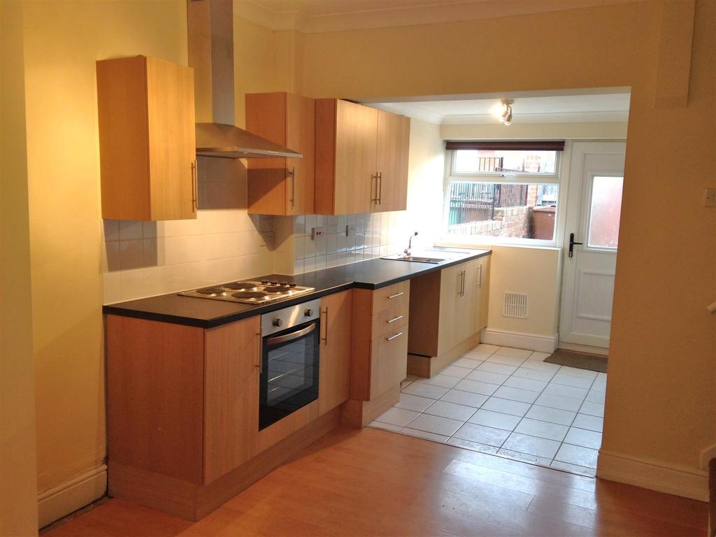 Blundell Road, South Elmsall, Pontefract 2 bed terraced house £495