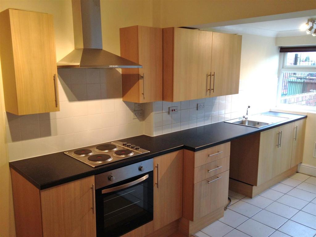 Blundell Road, South Elmsall, Pontefract 2 bed terraced house £495