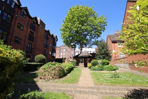 2 bedroom flat for sale - Talbot Court, Reading