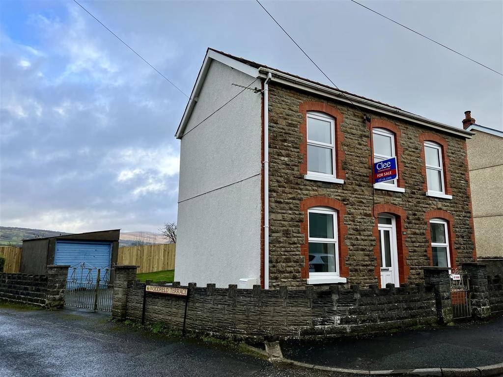 Wernoleu Road, Ammanford 3 bed detached house £239,950