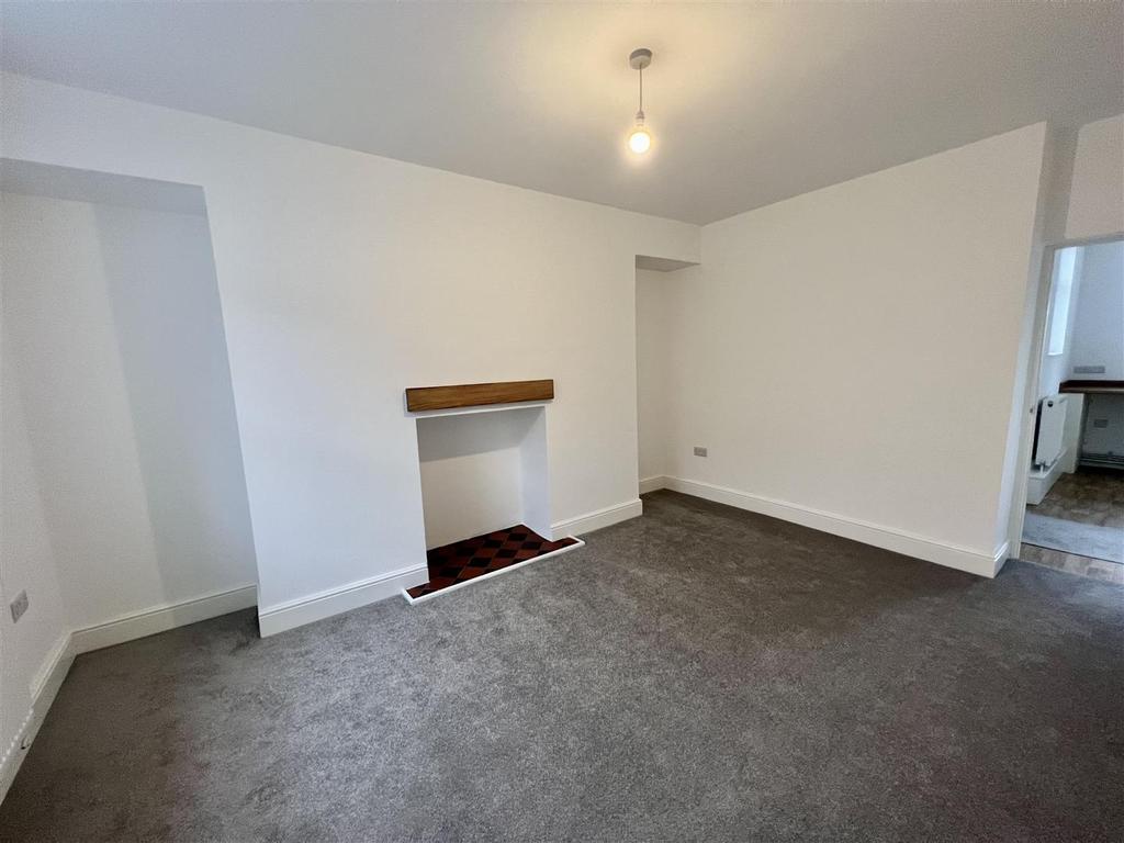 Wernoleu Road, Ammanford 3 bed detached house £239,950