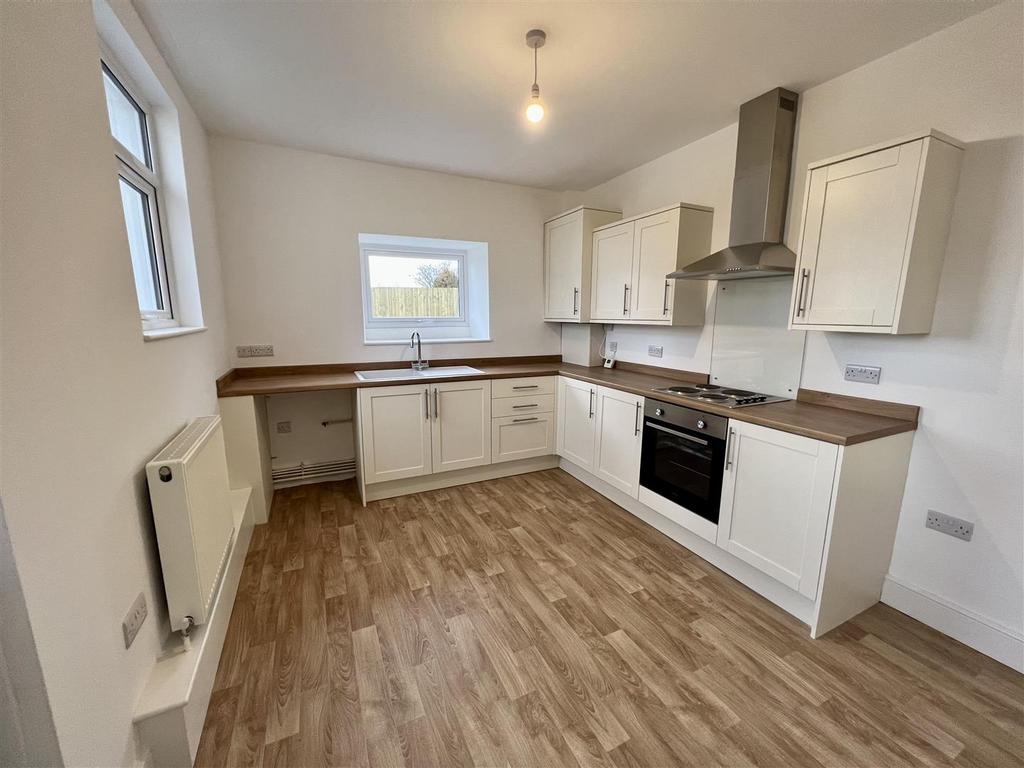 Wernoleu Road, Ammanford 3 bed detached house £239,950