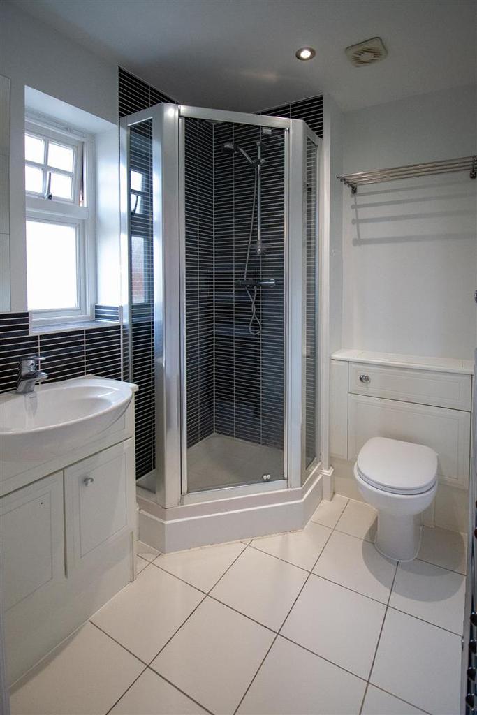 2 Corinth Court - Ensuite.jpg