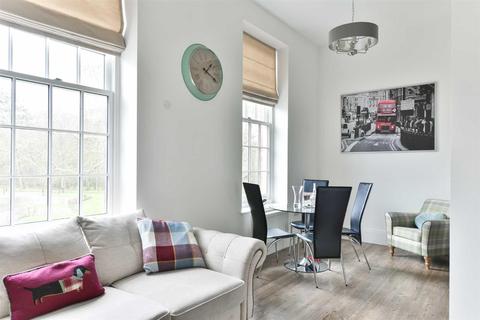 2 bedroom flat for sale - Dartford Court, Glanville Way, Epsom