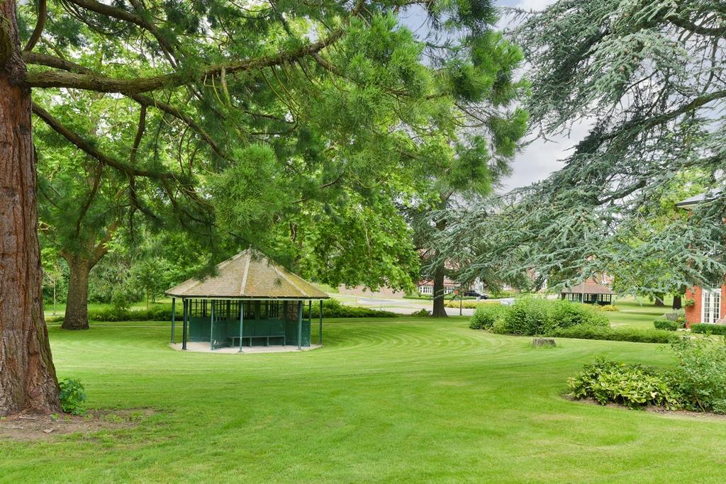7 Dartford Court, Glanville Way, Epsom (4 of 4).jp
