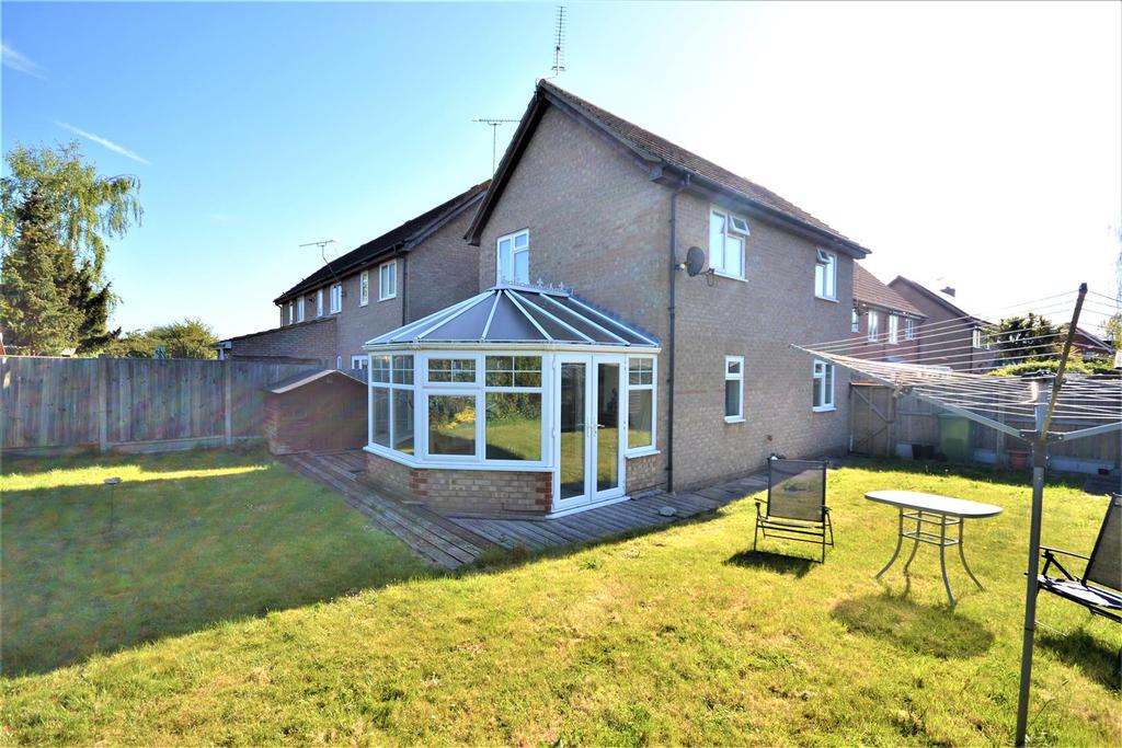 Leslie Park, BurnhamonCrouch 3 bed link detached house £350,000