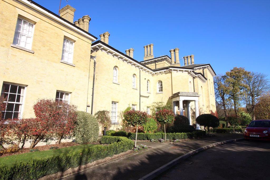 Haydon Hill House, Merry Hill Rd, Bushey 2 bed flat £1,650 pcm (£381 pw)
