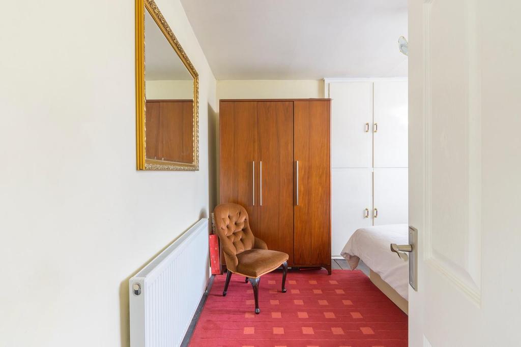 ELAVNYLG11 - Bedroom D.jpg