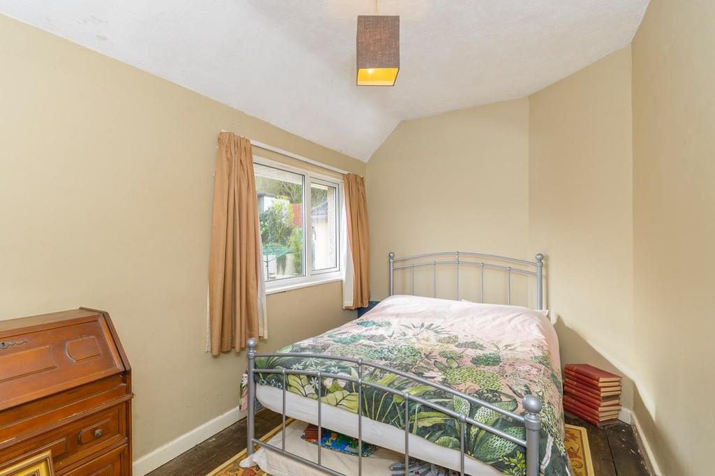 ELAVNYLG11 - Bedroom B.jpg