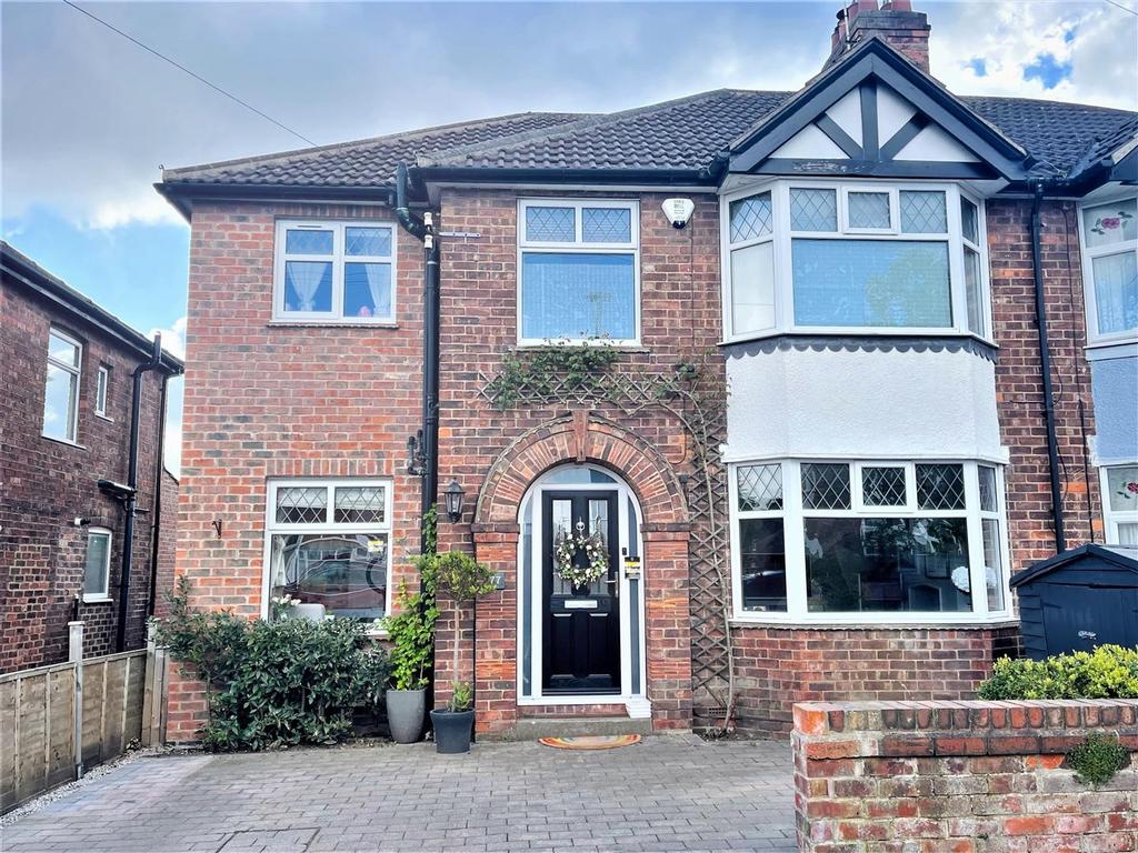 Malvern Avenue, York, YO26 5SF 4 bed semidetached house £500,000
