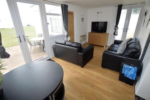 3 bedroom chalet for sale - Carmarthen Bay, Kidwelly