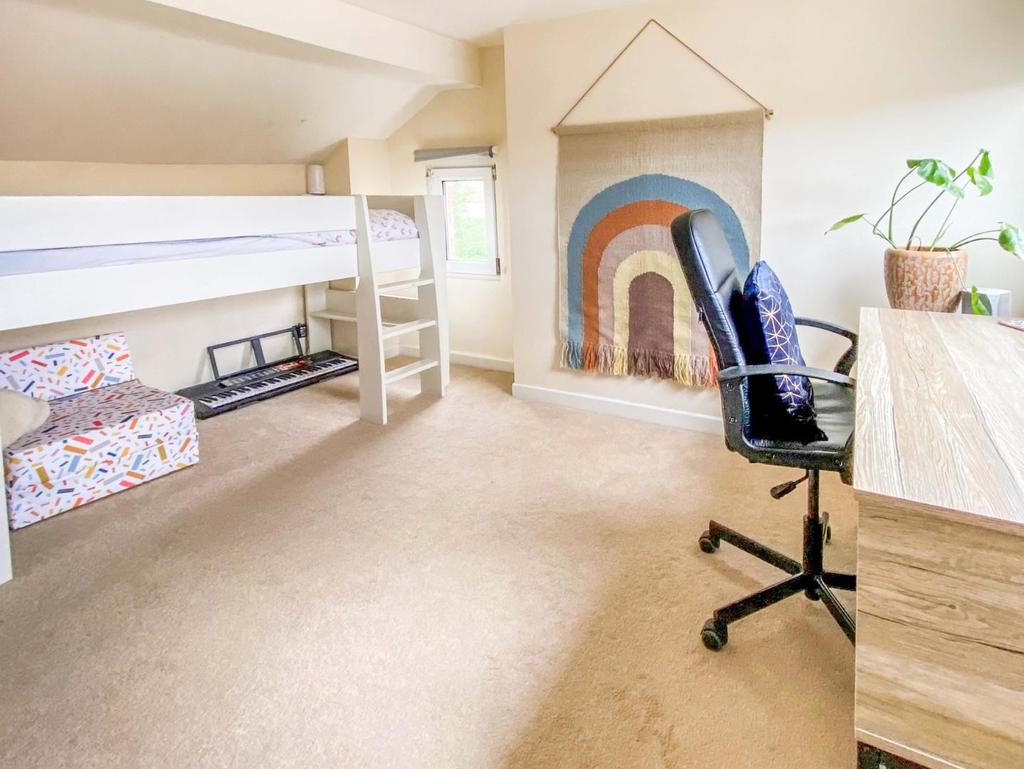 Loftbedroom.JPG