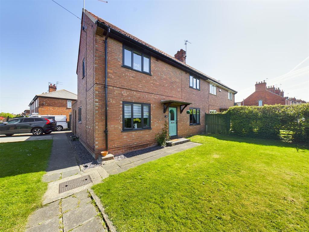 Cherry Tree Lane, Beverley 3 bed semidetached house £235,000
