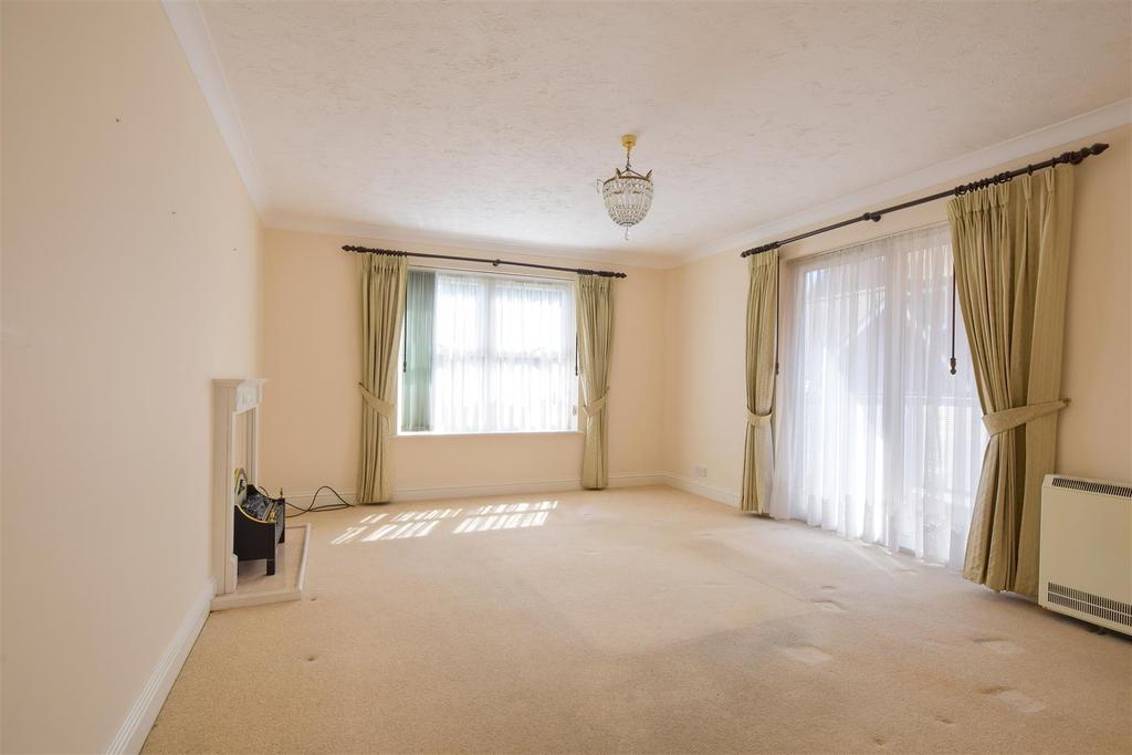 Magdalen Road, BexhillOnSea 2 bed flat £210,000