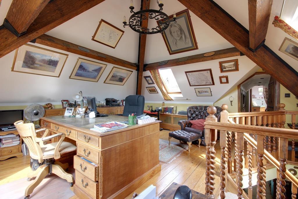 Office/bedroom 5