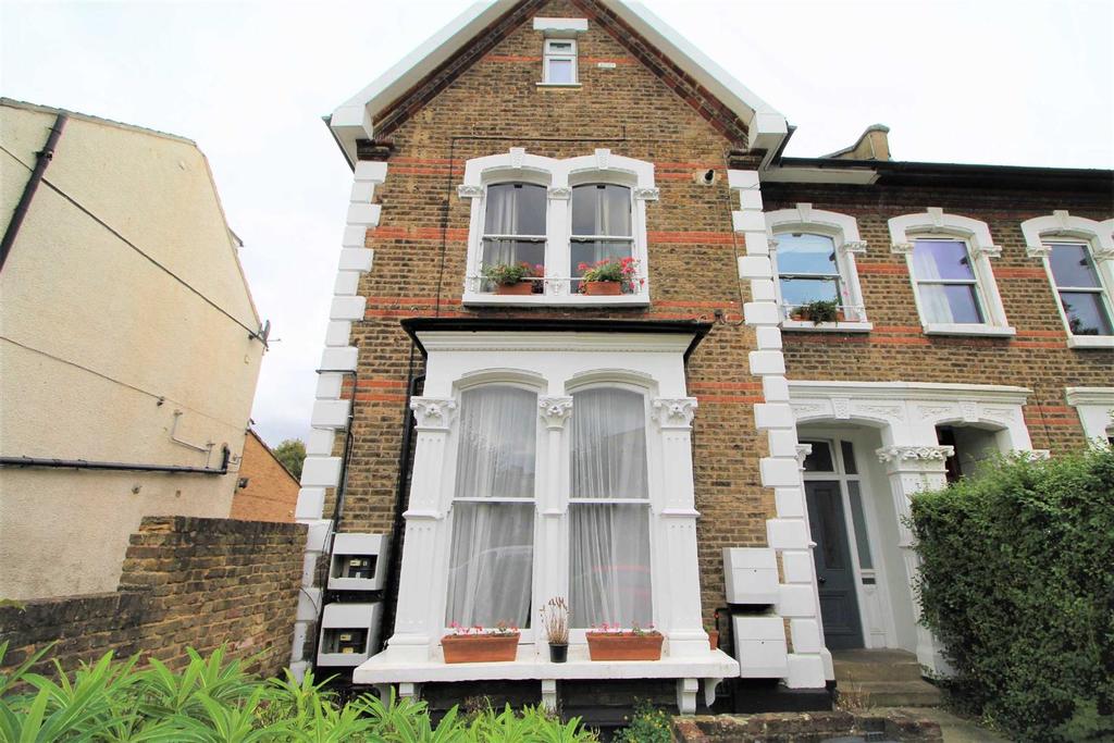 Wellington Road, Wanstead 1 bed flat £1,295 pcm (£299 pw)