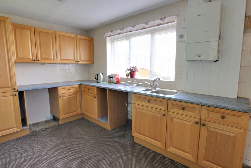 Priorsdean Crescent, Havant 2 bed end of terrace house £230,000