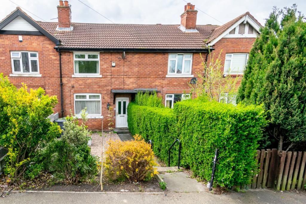 Heckmondwike Road, Dewsbury Moor... 2 bed terraced house £80,000