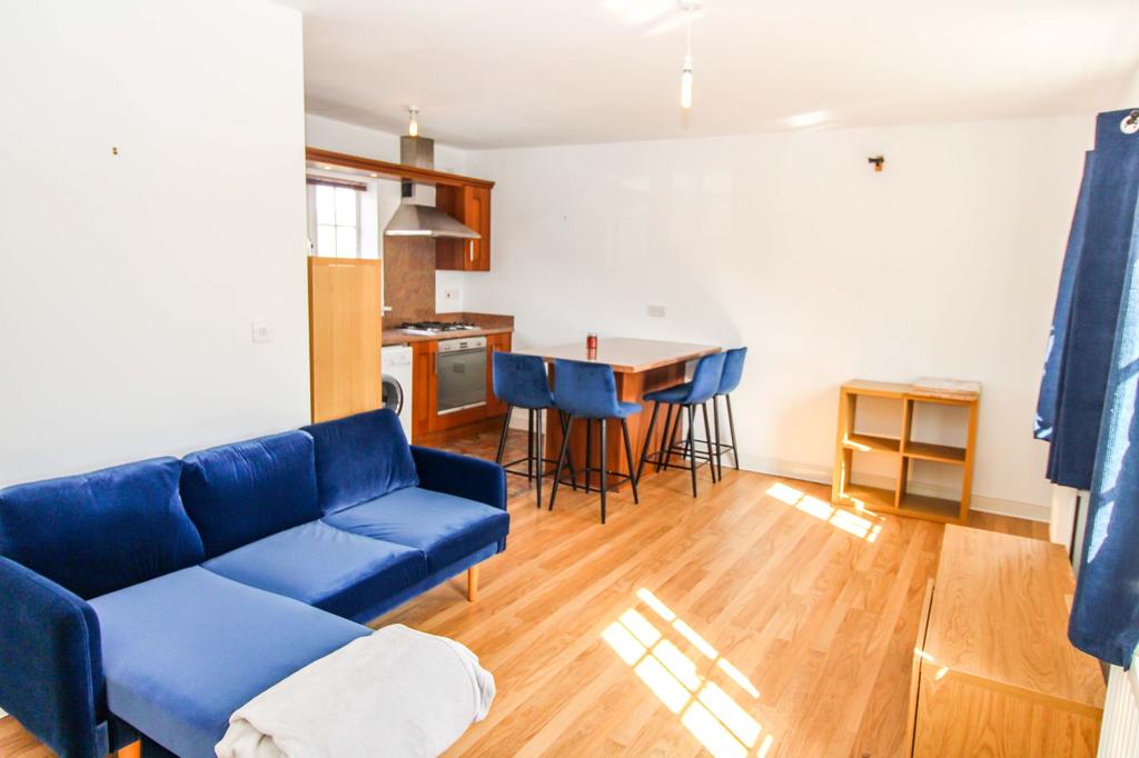 Westbury Court, Longbenton, Newcastle... 1 bed flat £675 pcm (£156 pw)