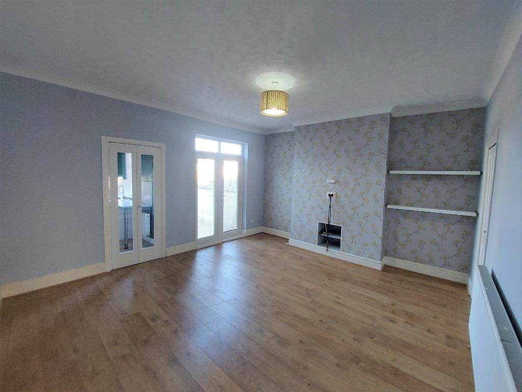 Moss Lane, Wardley, Swinton, M27 3 bed terraced house £900 pcm (£208 pw)