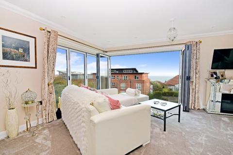 3 bedroom penthouse for sale, Holbeck Hill, Scarborough, North Yorkshire, YO11