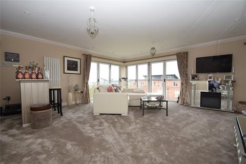 3 bedroom penthouse for sale, Holbeck Hill, Scarborough, North Yorkshire, YO11