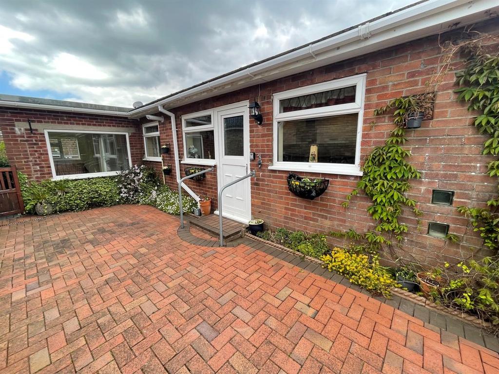 Delffordd, Rhos, Pontardawe, Swansea 2 bed bungalow £239,000