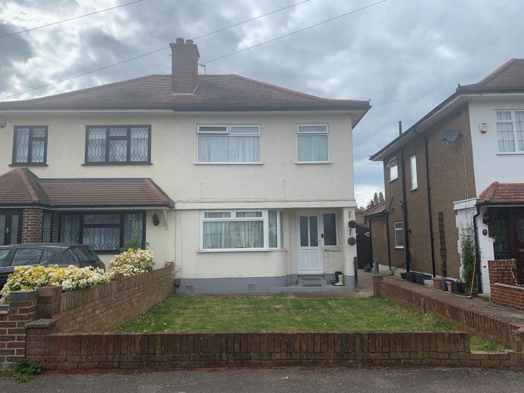 55 Frogmore Avenue, Hayes, Middlesex... 3 bed semidetached house £295,000