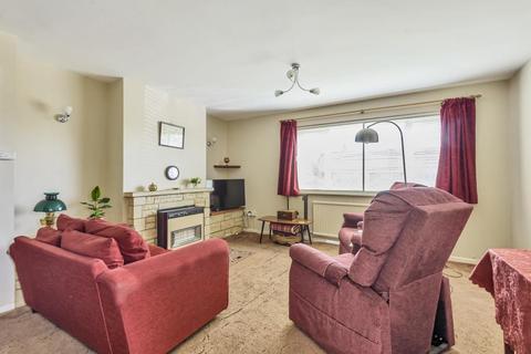 19 Larksfield Close, Carterton, OX18 3SY