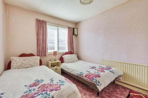 19 Larksfield Close, Carterton, OX18 3SY