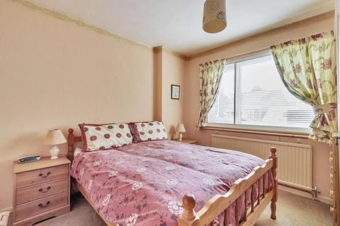 19 Larksfield Close, Carterton, OX18 3SY