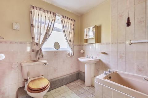 19 Larksfield Close, Carterton, OX18 3SY