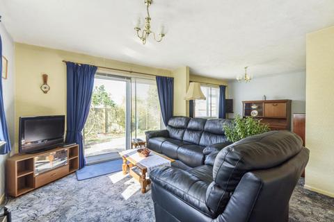 19 Larksfield Close, Carterton, OX18 3SY