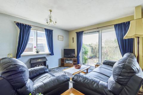 19 Larksfield Close, Carterton, OX18 3SY