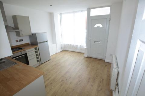 1 bedroom flat to rent, Flat A 143 Newark Road, Lincoln, Lincolnshire, LN5 8NQ
