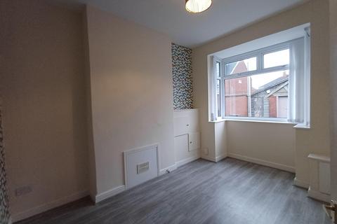 2 bedroom end of terrace house to rent, Willingham St, Grimsby, DN32
