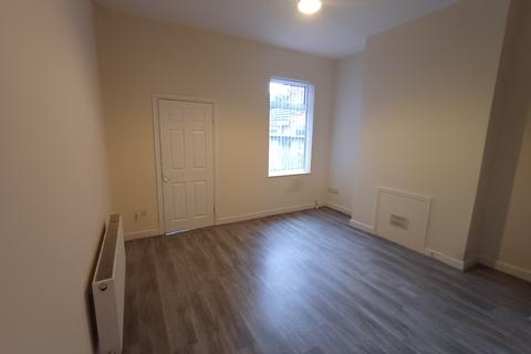 2 bedroom end of terrace house to rent, Willingham St, Grimsby, DN32