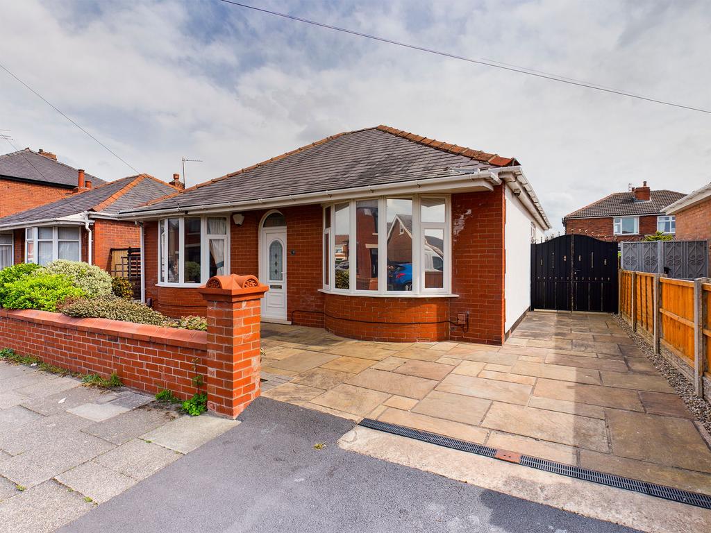 Burgate, Blackpool, FY4 2 bed detached bungalow £200,000